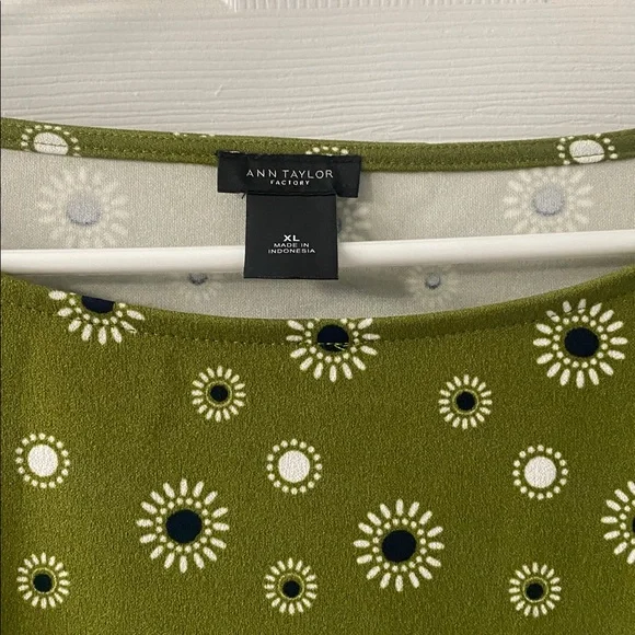 Ann Taylor Green Floral Blouse - Picture 2 of 4
